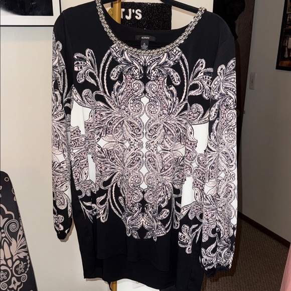 Alfani Tops - Alfani Black and White Ornate Women's Blouse
